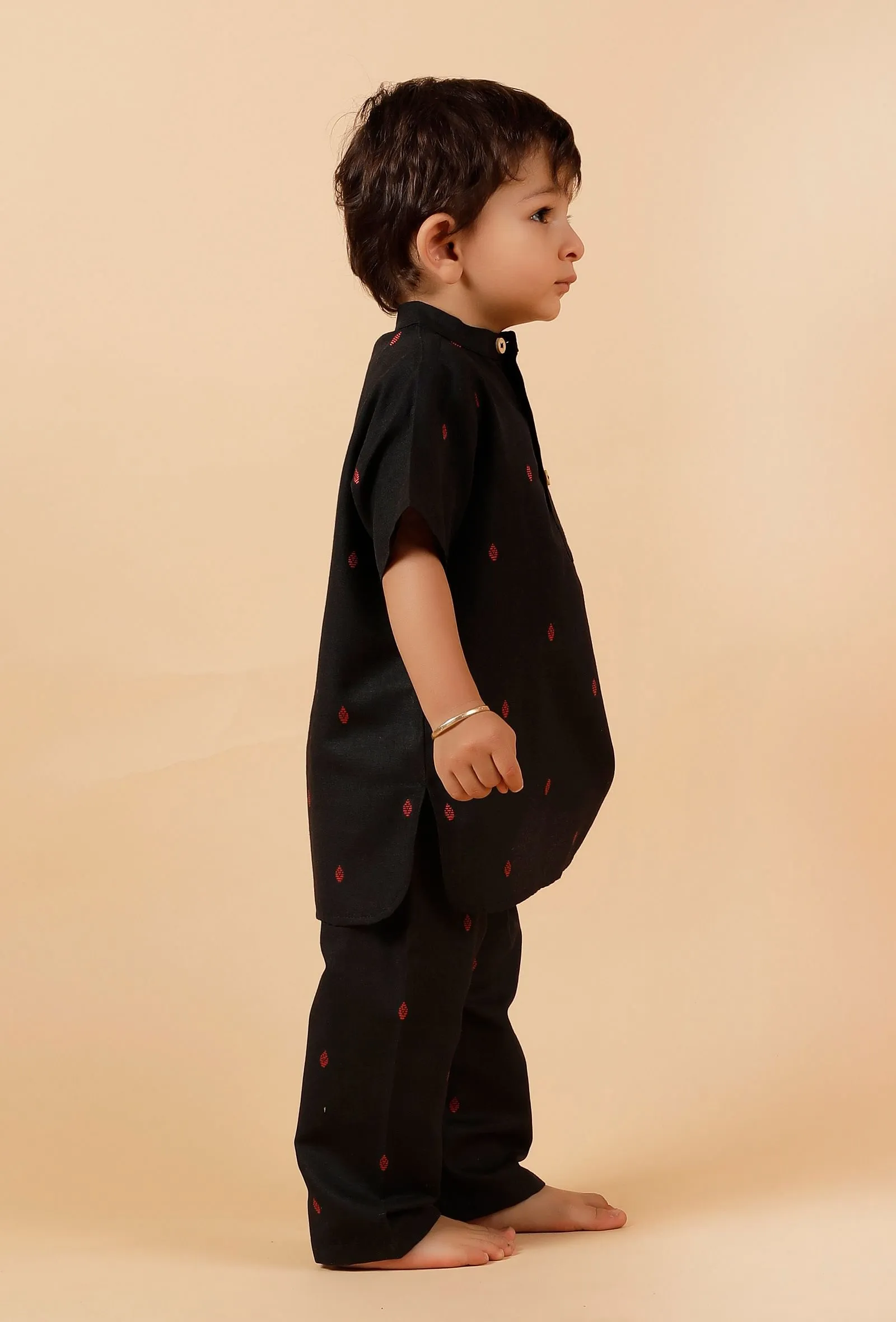 Set Of 2: Black Woven Buti Kurta With Black Woven Buti Pant